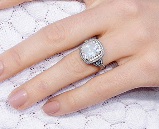 How to Buy an Engagement Ring Color