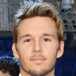 mens facial hair style ryan kwanten